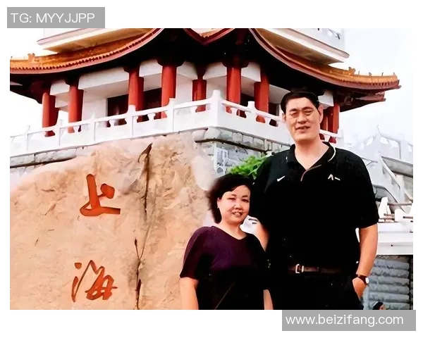 姚明颁奖时的表情背后蕴藏的故事与情感深度解析