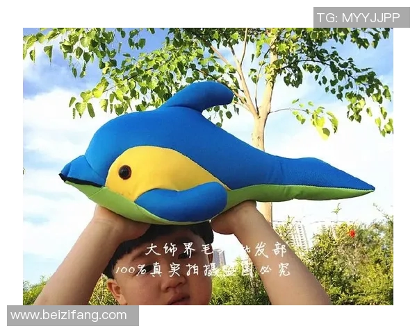 足球明星毛绒玩具玩偶带你体验球场激情与温暖陪伴